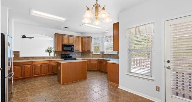 4-bedroom rental at 8818 Ash Meadow Dr in Universal City, TX — photo 3