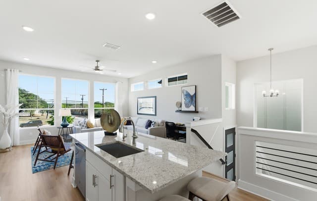 3-bedroom rental at 6464 Babcock Road Unit UNIT 902 in San Antonio, TX — photo 4
