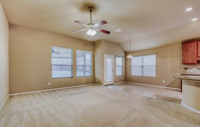 3-bedroom rental at 7526 Elegante in San Antonio, TX — photo 4