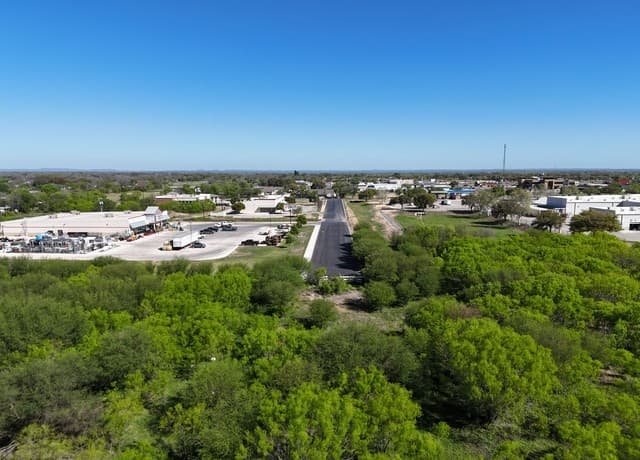 rental at 287 N 22nd in Hondo, TX — photo 2