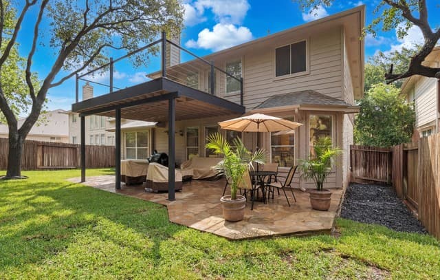 4-bedroom rental at 522 Turtle Hill in San Antonio, TX — photo 2