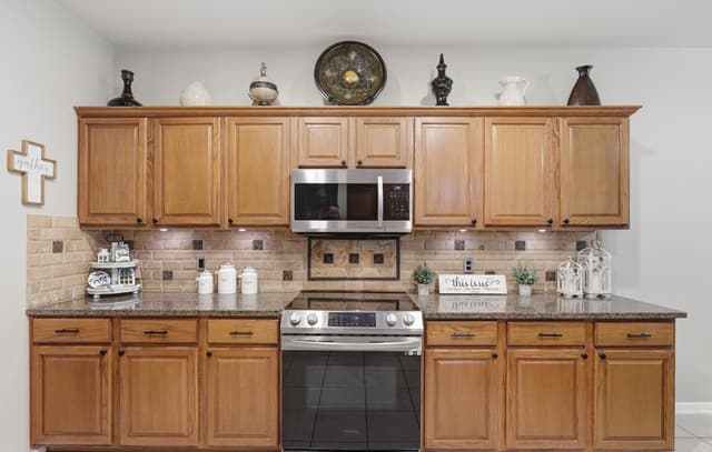 4-bedroom rental at 522 Turtle Hill in San Antonio, TX — photo 3