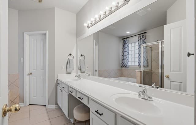 4-bedroom rental at 522 Turtle Hill in San Antonio, TX — photo 4