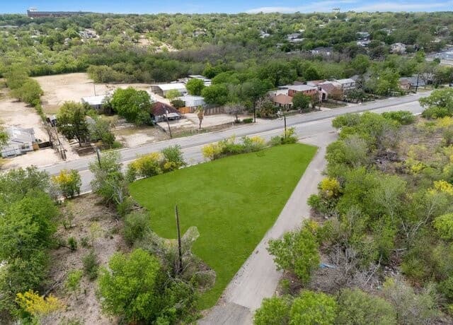 rental at 1667 Rigsby Ave in San Antonio, TX — photo 4