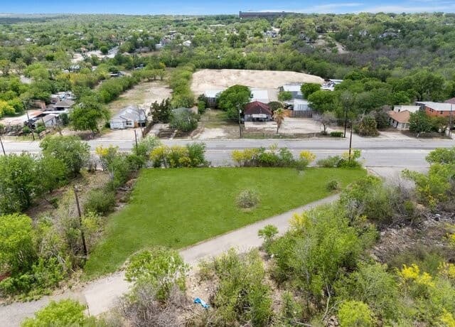 rental at 1667 Rigsby Ave in San Antonio, TX — photo 5