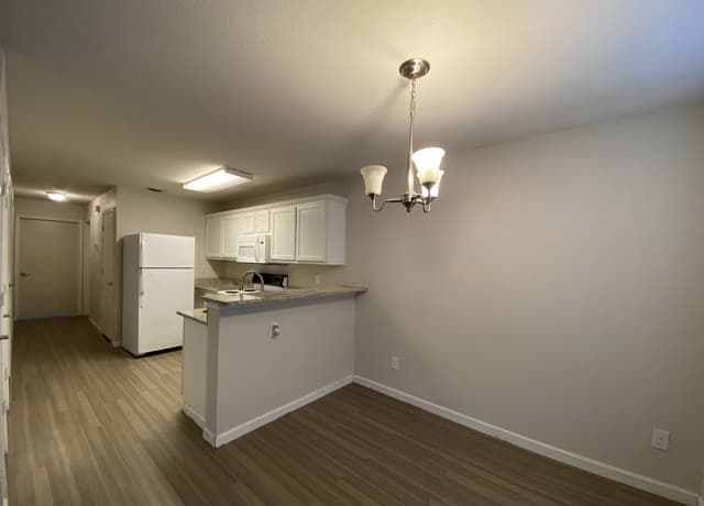 rental at 1615 N Navidad St in San Antonio, TX — photo 5