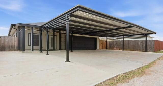 3-bedroom rental at 728 Crestview in Floresville, TX — photo 2