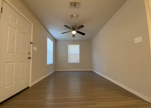 rental at 1627 N Navidad St in San Antonio, TX — photo 4
