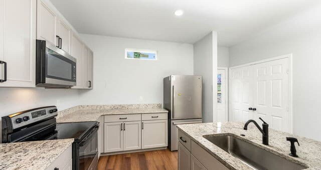 3-bedroom rental at 422 K St Unit 103 in San Antonio, TX — photo 5