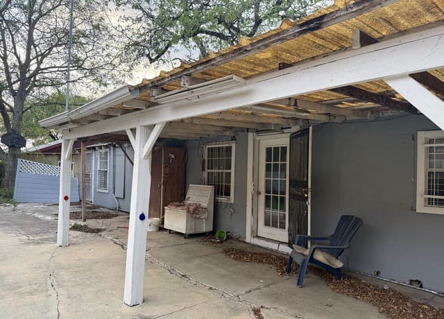 4-bedroom rental at 1109 Allende in San Antonio, TX — photo 2