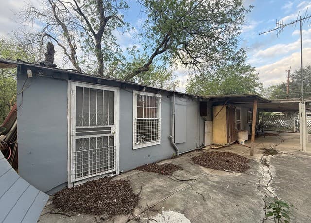 4-bedroom rental at 1109 Allende in San Antonio, TX — photo 3