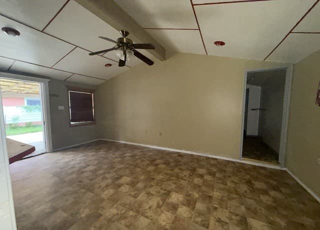 4-bedroom rental at 1109 Allende in San Antonio, TX — photo 4
