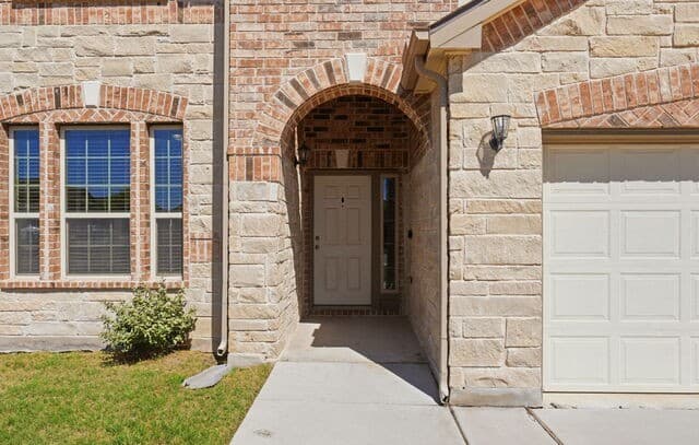 5-bedroom rental at 5044 Forest Oak in Schertz, TX — photo 2