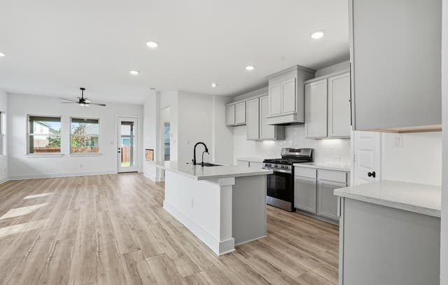 4-bedroom rental at 12427 Aurora Basin in San Antonio, TX — photo 4