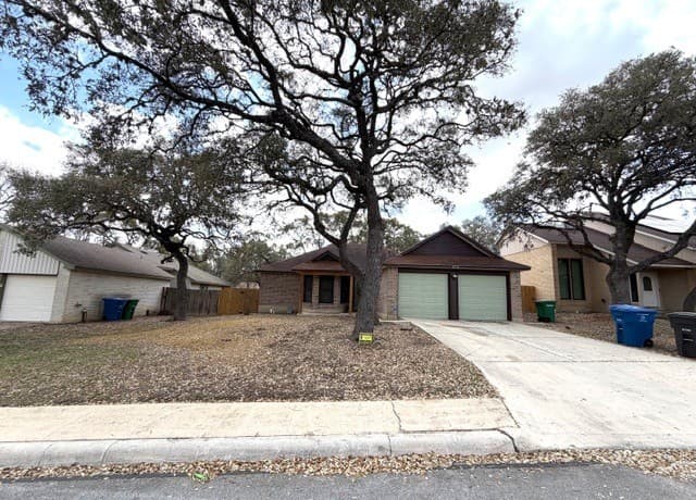 3-bedroom rental at 8918 Silent Cross in San Antonio, TX — photo 1