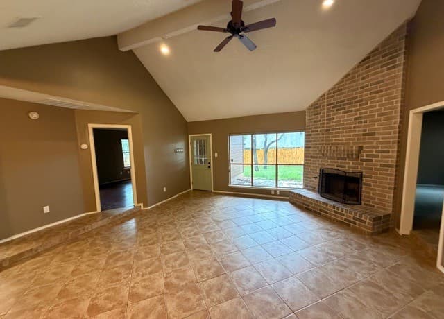 3-bedroom rental at 8918 Silent Cross in San Antonio, TX — photo 2
