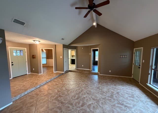 3-bedroom rental at 8918 Silent Cross in San Antonio, TX — photo 3