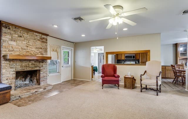 4-bedroom rental at 212 Kendall Oaks Dr in Boerne, TX — photo 5