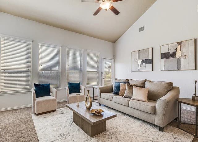 4-bedroom rental at 14218 Saratoga in San Antonio, TX — photo 3
