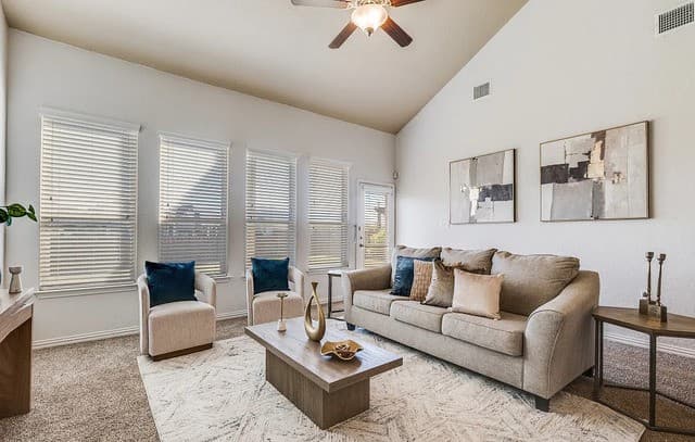 4-bedroom rental at 14218 Saratoga in San Antonio, TX — photo 5