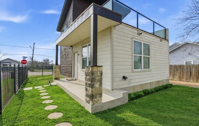 rental at 911 Iowa in San Antonio, TX — photo 4