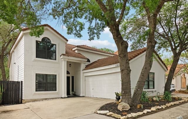 3-bedroom rental at 15115 Oak Briar in San Antonio, TX — photo 1