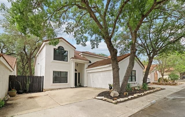 3-bedroom rental at 15115 Oak Briar in San Antonio, TX — photo 2