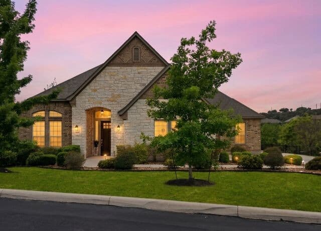 4-bedroom rental at 18003 Resort View in San Antonio, TX — photo 1