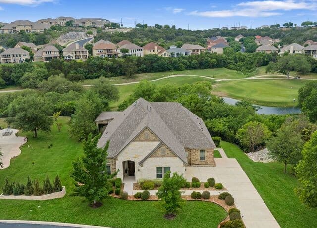 4-bedroom rental at 18003 Resort View in San Antonio, TX — photo 2