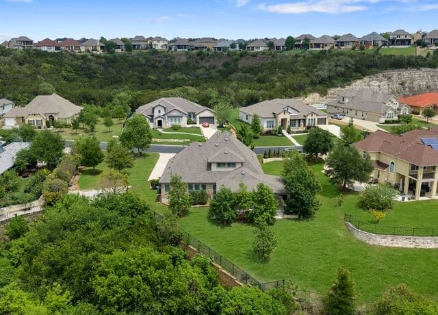 4-bedroom rental at 18003 Resort View in San Antonio, TX — photo 3