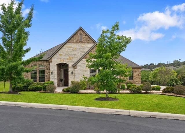 4-bedroom rental at 18003 Resort View in San Antonio, TX — photo 5