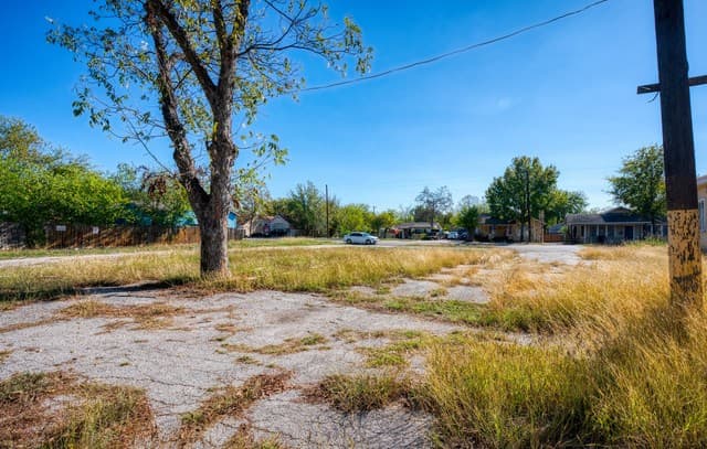 rental at 1015 Fresno in San Antonio, TX — photo 1