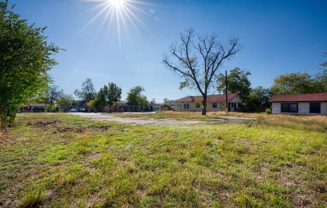 rental at 1015 Fresno in San Antonio, TX — photo 2