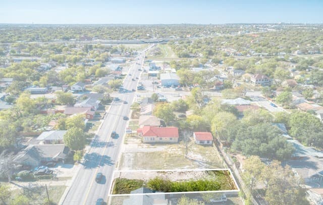 rental at 1015 Fresno in San Antonio, TX — photo 4