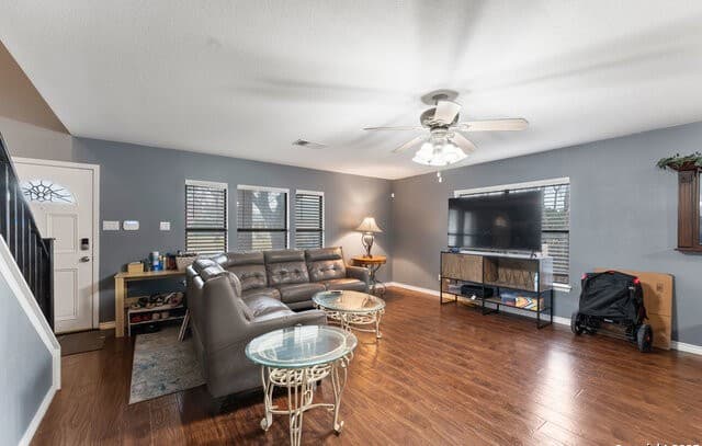 4-bedroom rental at 4983 Watering Trail Dr in San Antonio, TX — photo 3