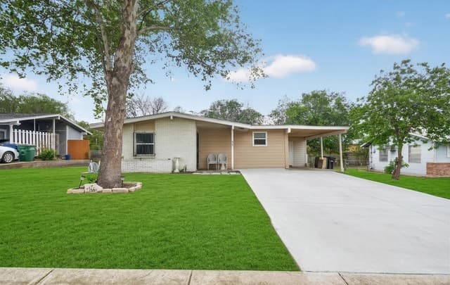 4-bedroom rental at 166 Fair Vly in San Antonio, TX — photo 2