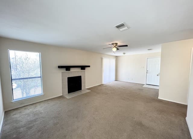 2-bedroom rental at 810 Station St Unit 3 in Converse, TX — photo 2
