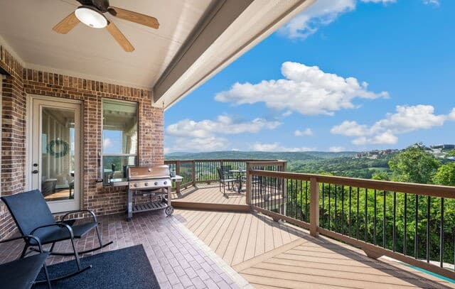 5-bedroom rental at 17011 Turin Ridge in San Antonio, TX — photo 1