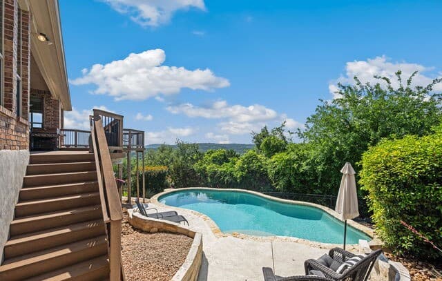 5-bedroom rental at 17011 Turin Ridge in San Antonio, TX — photo 2