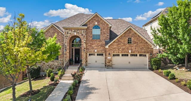 5-bedroom rental at 17011 Turin Ridge in San Antonio, TX — photo 3