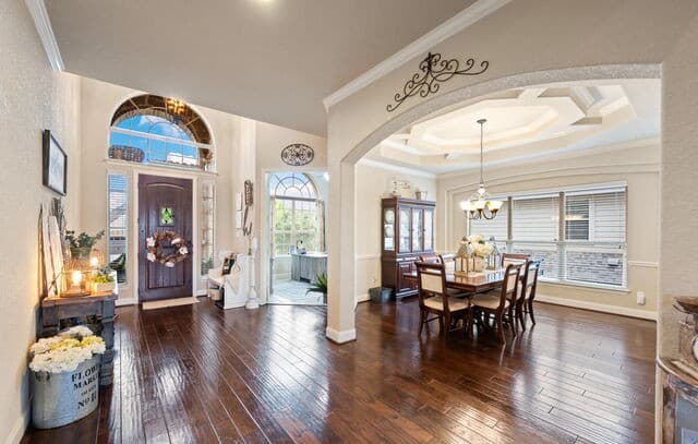 5-bedroom rental at 17011 Turin Ridge in San Antonio, TX — photo 4
