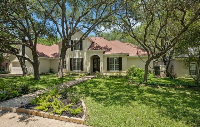 4-bedroom rental at 10 Inwood Knoll in San Antonio, TX — photo 2
