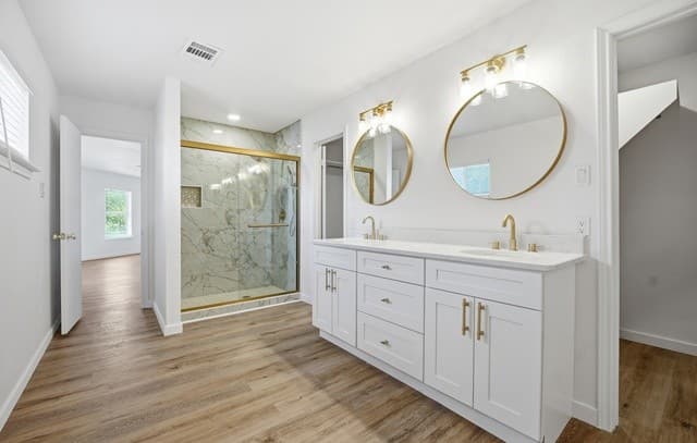 5-bedroom rental at 2704 Ashley Mdw in Schertz, TX — photo 4