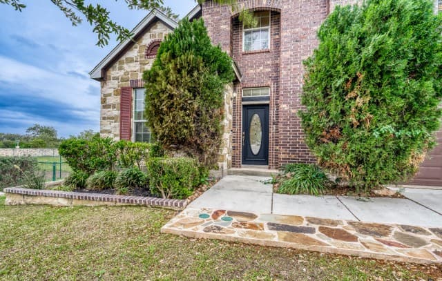 4-bedroom rental at 1926 Lindal Pointe in San Antonio, TX — photo 2