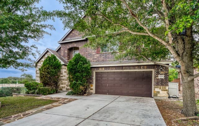 4-bedroom rental at 1926 Lindal Pointe in San Antonio, TX — photo 3