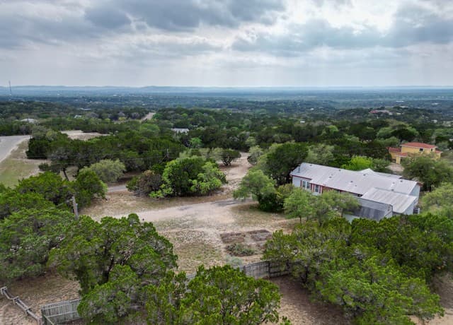 3-bedroom rental at 3285 Broad Oak Drive in Bandera, TX — photo 1