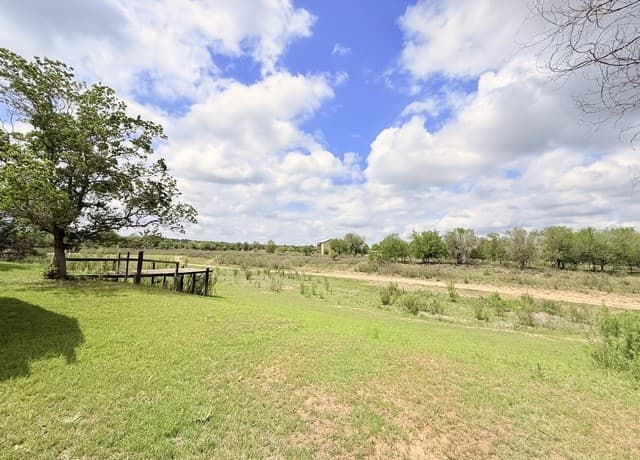 2-bedroom rental at 738 Lakeshore Dr S in Bandera, TX — photo 4