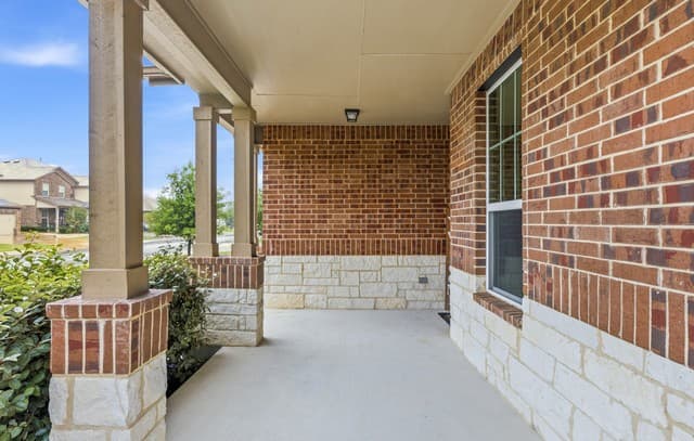 6-bedroom rental at 13521 Meredith in San Antonio, TX — photo 3
