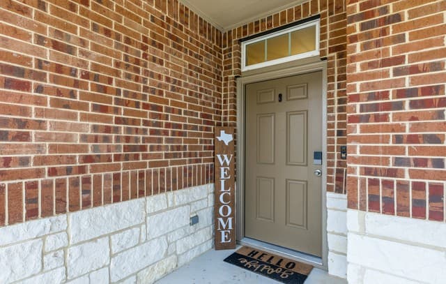 6-bedroom rental at 13521 Meredith in San Antonio, TX — photo 4