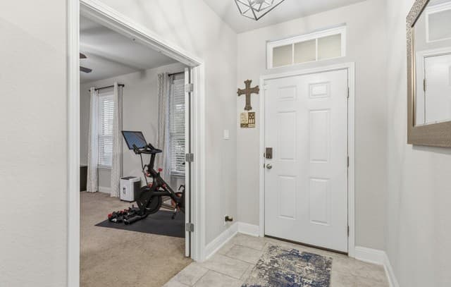 6-bedroom rental at 13521 Meredith in San Antonio, TX — photo 5